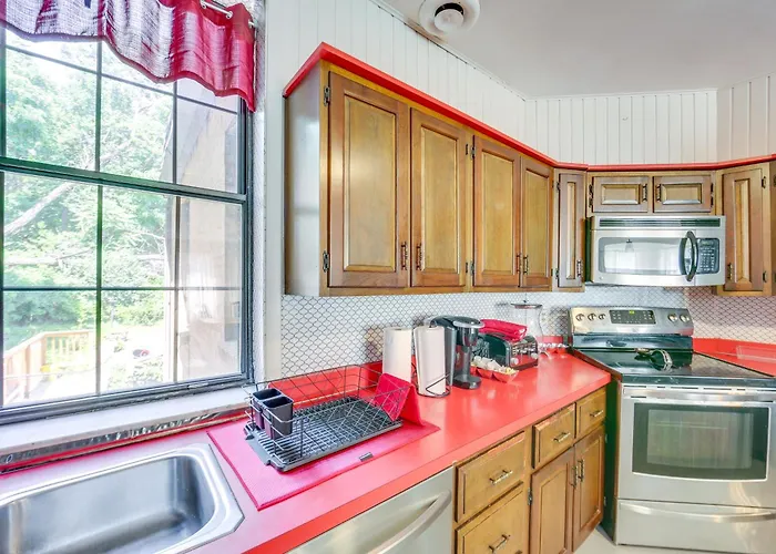 Holiday home 2 Mi To Dtwn Pittsburgh: Family-friendly Townhome! *