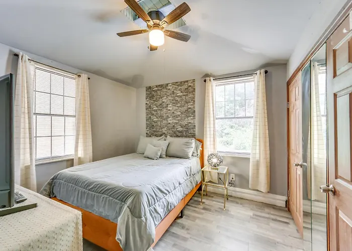 Holiday home 2 Mi To Dtwn Pittsburgh: Family-friendly Townhome! Pittsburgh